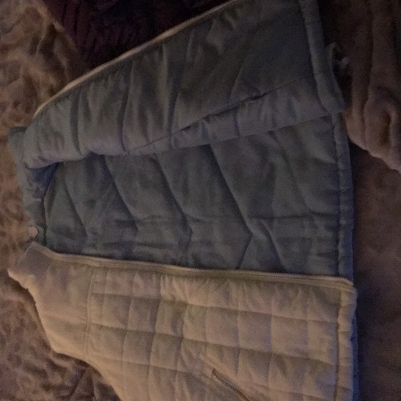 Vest - Picture 2 of 4